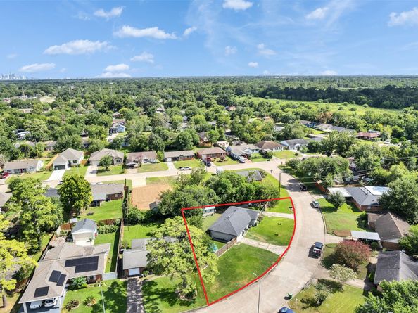 5739 Waterford Drive, Houston TX 77033