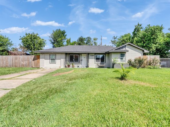 5739 Waterford Drive, Houston TX 77033