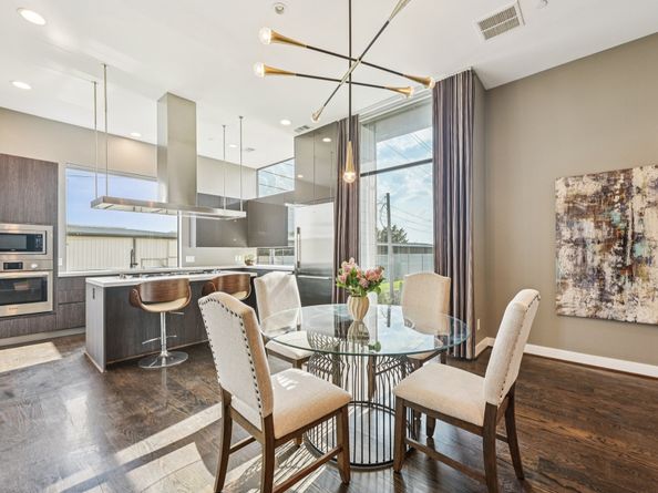 5929 E Post Oak Lane, Houston TX 77055