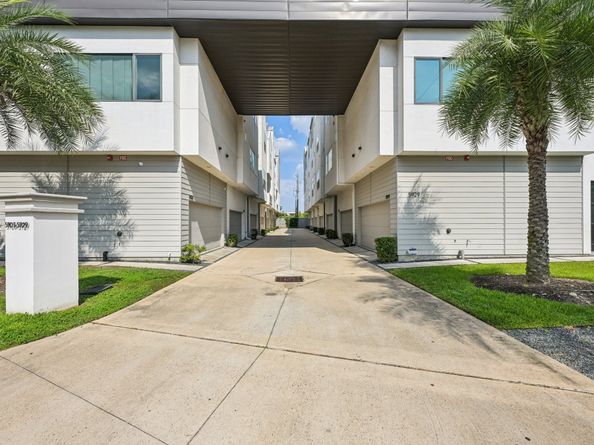 5929 E Post Oak Lane, Houston TX 77055