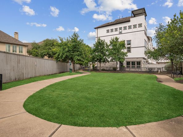 803 Algona Avenue, Houston TX 77008