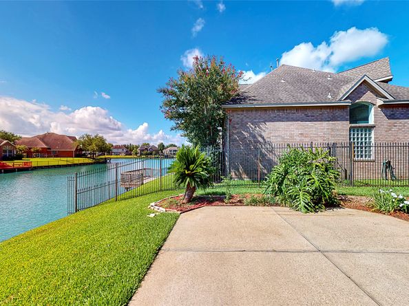 402 Bay Bridge Drive, Sugar Land TX 77478