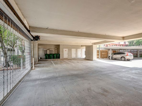 1602 Elgin Street 13, Houston TX 77004