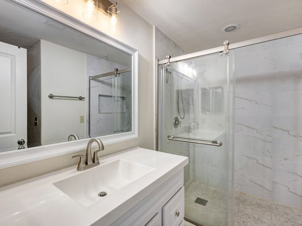 1602 Elgin Street 13, Houston TX 77004