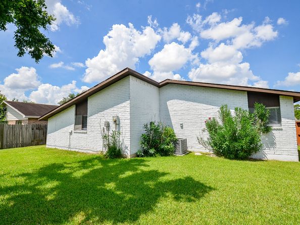 7307 Addicks Clodine Road, Houston TX 77083