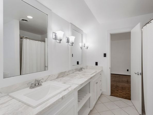 33 River Hollow Lane, Houston TX 77027