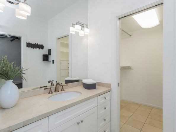 33 River Hollow Lane, Houston TX 77027