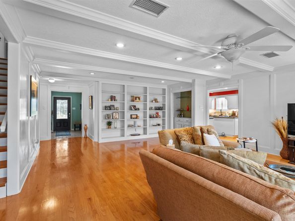 5510 Pine Arbor Drive, Houston TX 77066