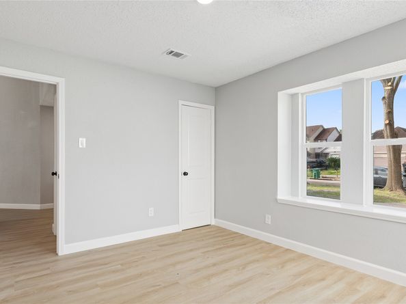 12054 Green Glade Drive, Houston TX 77099