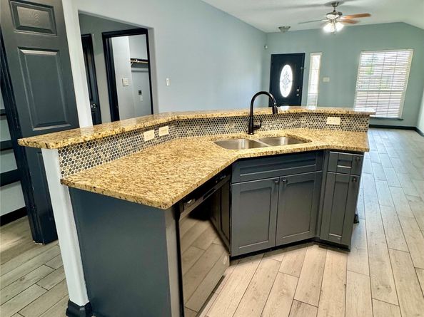 6610 Pine Tree Spring, Houston TX 77049