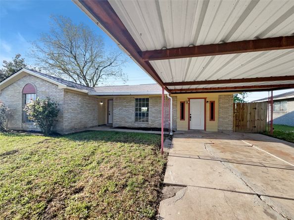 5206 Fairgreen Lane, Houston TX 77048