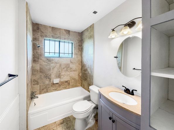 5206 Fairgreen Lane, Houston TX 77048