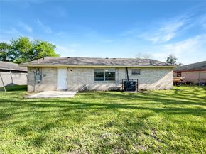 5206 Fairgreen Lane, Houston TX 77048