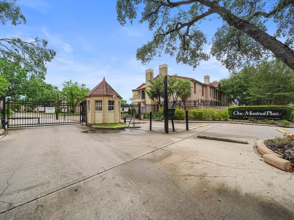 2120 El Paseo Street 3007, Houston TX 77054
