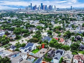 729 E 9th Street, Houston TX 77007