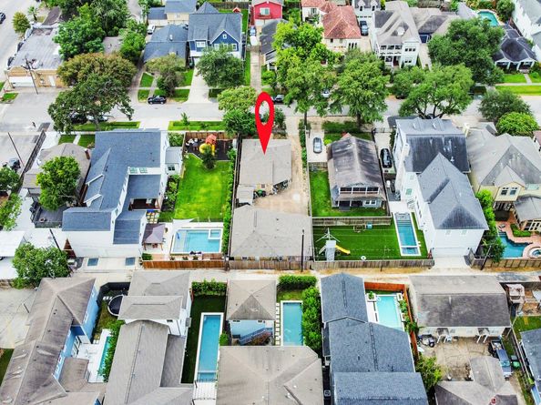 729 E 9th Street, Houston TX 77007