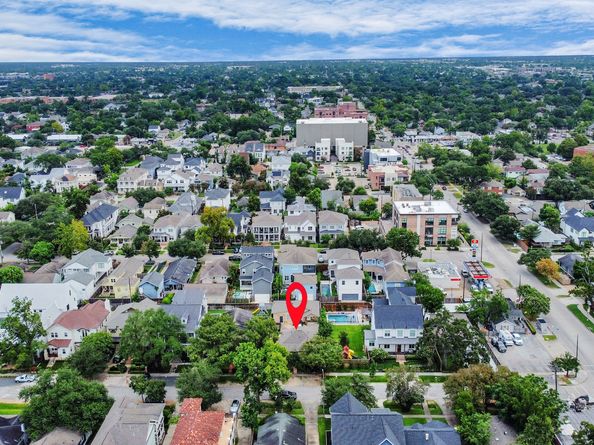 729 E 9th Street, Houston TX 77007