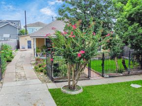 729 E 9th Street, Houston TX 77007
