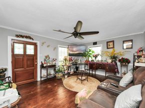 729 E 9th Street, Houston TX 77007