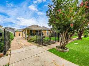 729 E 9th Street, Houston TX 77007