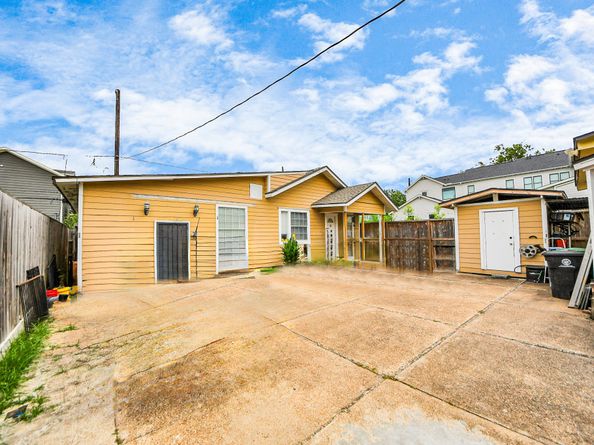 729 E 9th Street, Houston TX 77007