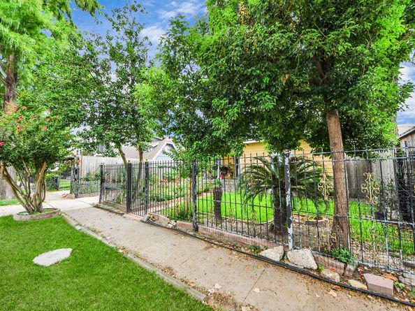 729 E 9th Street, Houston TX 77007