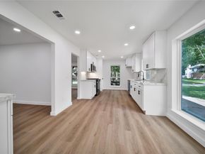 70 Breezy Point Place, The Woodlands TX 77381