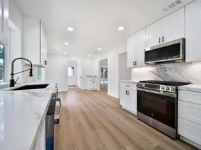 70 Breezy Point Place, The Woodlands TX 77381
