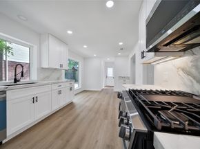 70 Breezy Point Place, The Woodlands TX 77381