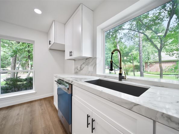 70 Breezy Point Place, The Woodlands TX 77381