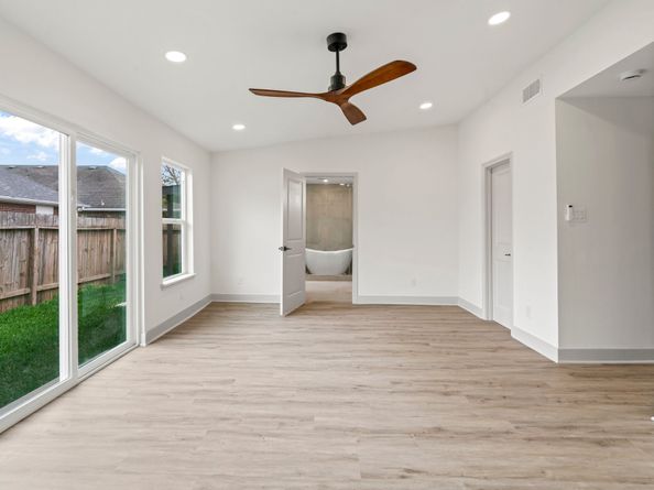 1009 Genova Street, Houston TX 77009
