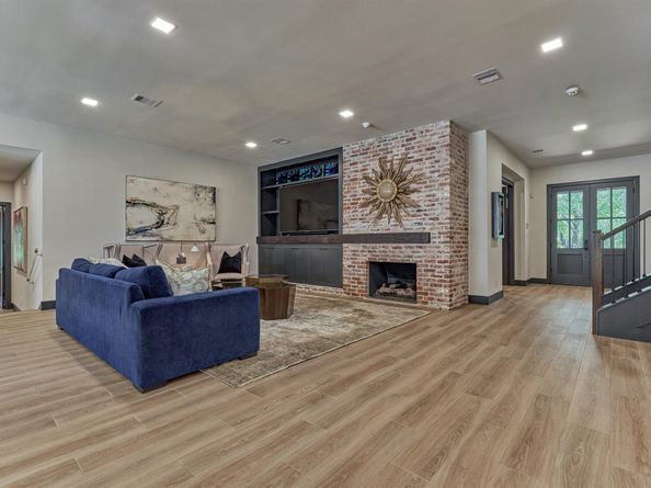 64 Autumn Crescent, The Woodlands TX 77381