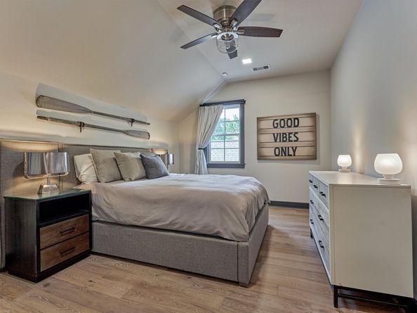 64 Autumn Crescent, The Woodlands TX 77381