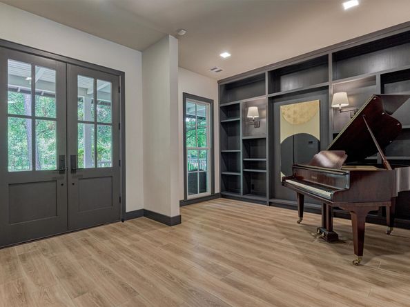 64 Autumn Crescent, The Woodlands TX 77381