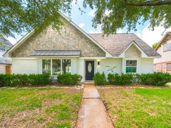 1819 Pinewood Court
