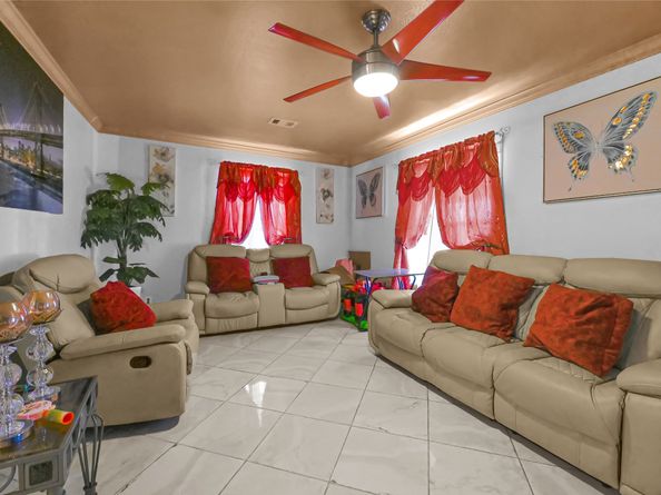 1318 Des Jardines Street, Houston TX 77023