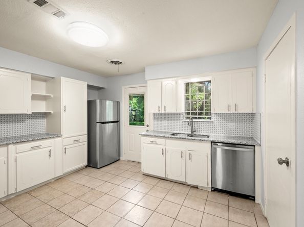 4326 Akard Street, Houston TX 77047