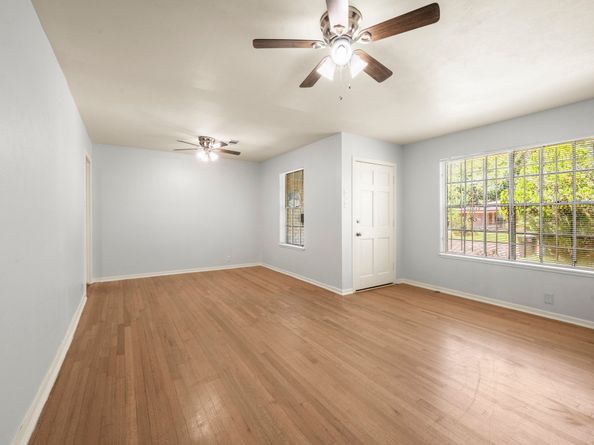 4326 Akard Street, Houston TX 77047