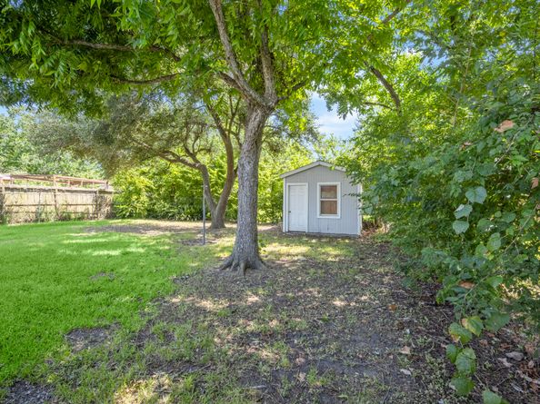4326 Akard Street, Houston TX 77047