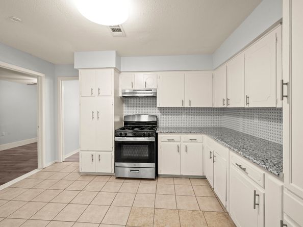 4326 Akard Street, Houston TX 77047