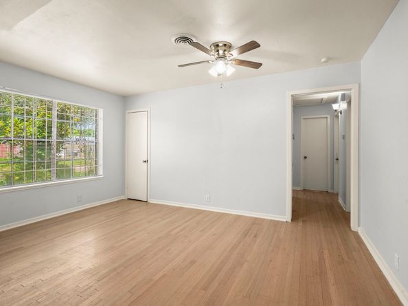 4326 Akard Street, Houston TX 77047