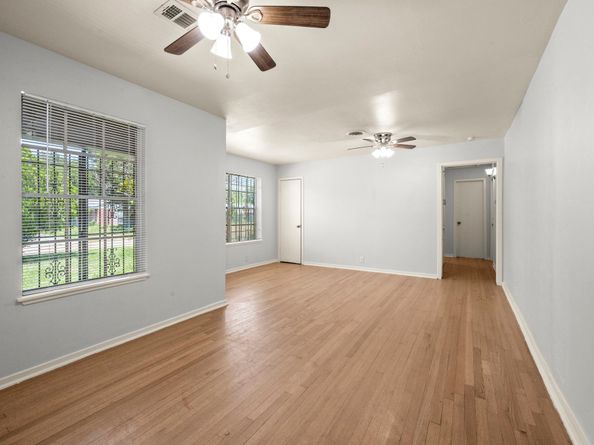 4326 Akard Street, Houston TX 77047