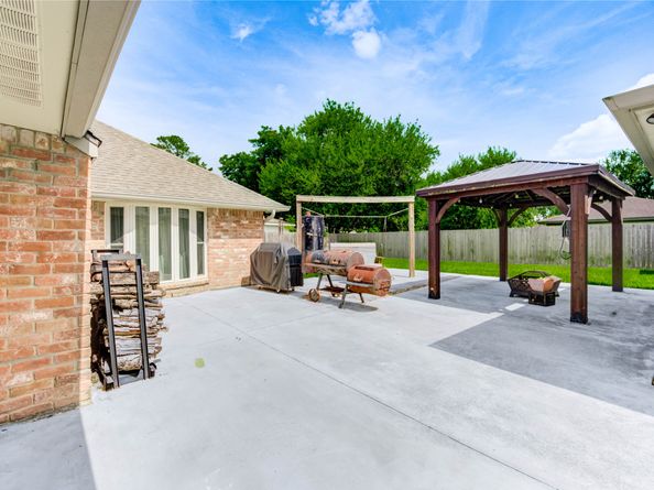 12327 Meadowhollow Drive, Meadows Place TX 77477