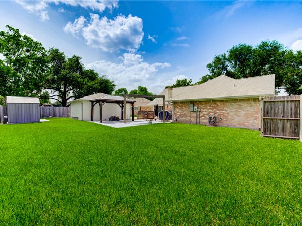 12327 Meadowhollow Drive, Meadows Place TX 77477