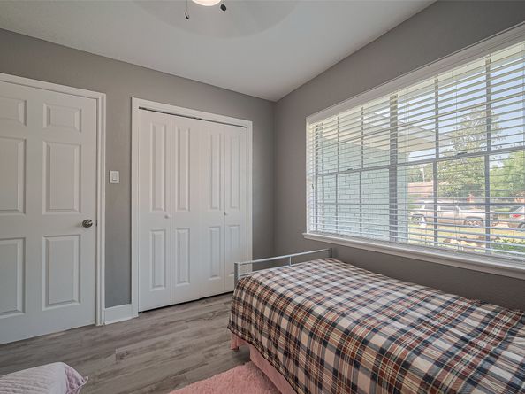 5822 Shurmard Drive, Houston TX 77092