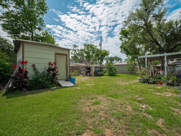 5822 Shurmard Drive, Houston TX 77092
