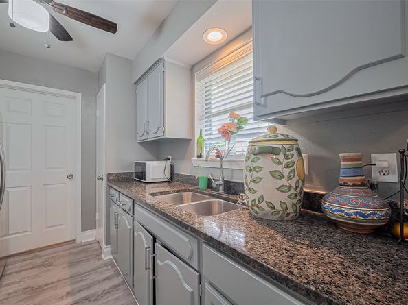 5822 Shurmard Drive, Houston TX 77092