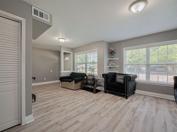 5822 Shurmard Drive, Houston TX 77092