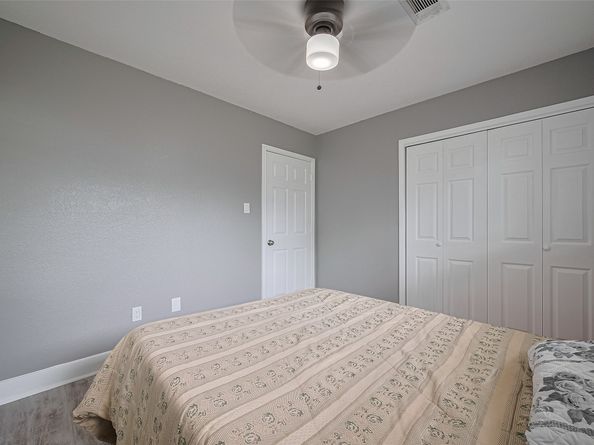 5822 Shurmard Drive, Houston TX 77092
