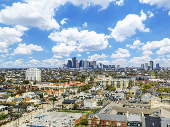 2727 Kirby Drive 17D, Houston TX 77098